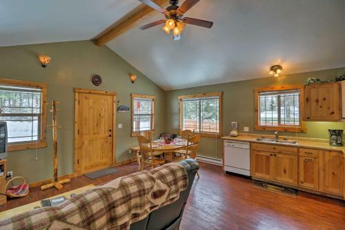 Hungry Horse Cabin With Patio And Fire Pit-near Glacier