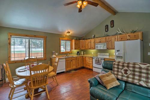 Hungry Horse Cabin With Patio And Fire Pit-near Glacier