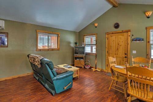 Hungry Horse Cabin With Patio And Fire Pit-near Glacier