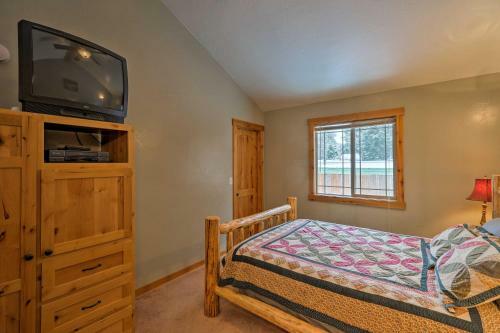 Hungry Horse Cabin With Patio And Fire Pit-near Glacier