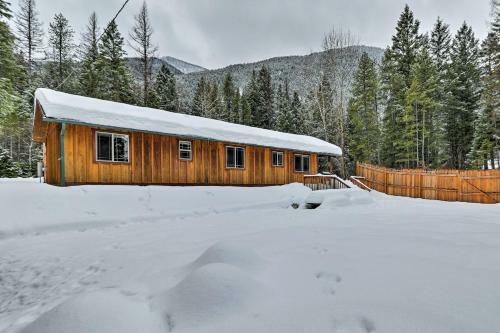 Hungry Horse Cabin With Patio And Fire Pit-near Glacier
