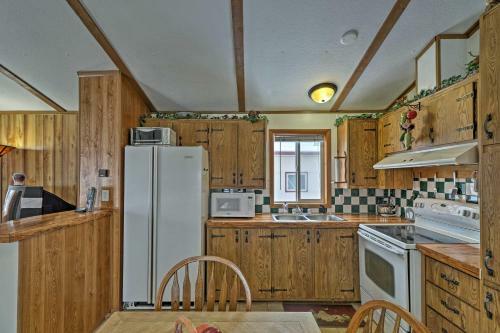 Columbia Falls Cottage With Deck And Grill!