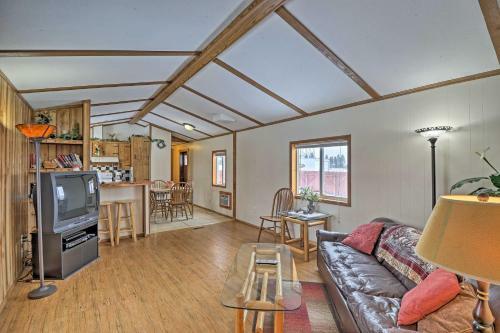 Columbia Falls Cottage With Deck And Grill!