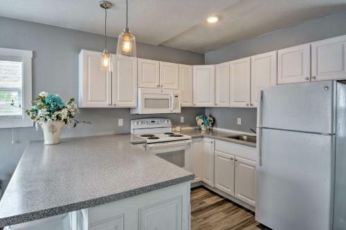 Central Great Falls Home Near Golf And Parks!