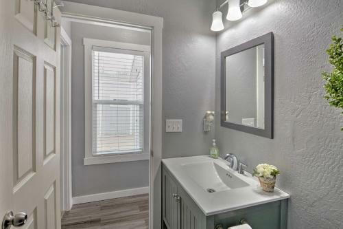 Central Great Falls Home Near Golf And Parks!