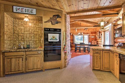 Dillon Log Home With Hot Tub By Beaverhead And Hiking!