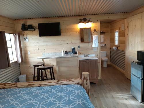 Motel Glacier Acres Guest Ranch