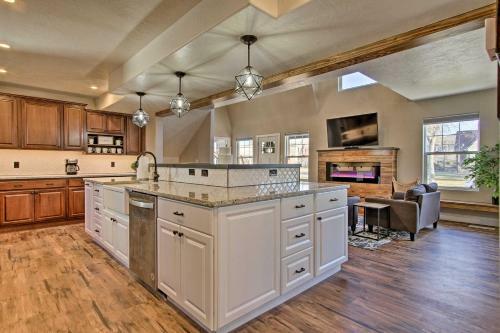 Spacious Home With Hot Tub, About 3 Mi To Giant Springs!