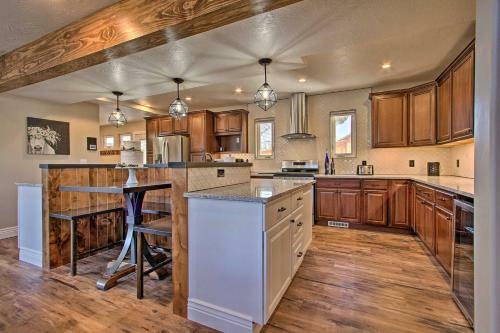 Spacious Home With Hot Tub, About 3 Mi To Giant Springs!