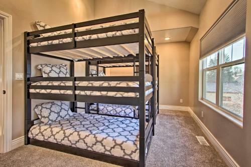 Spacious Home With Hot Tub, About 3 Mi To Giant Springs!