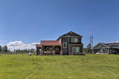 Rustic Glacier Gem With Mountain Views And Patio