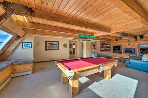 Unique Cabin With Indoor Pool And Mountain Views!