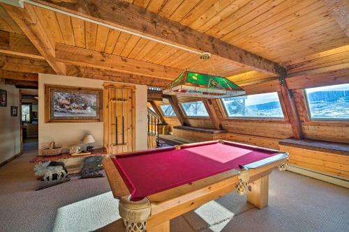 Unique Cabin With Indoor Pool And Mountain Views!