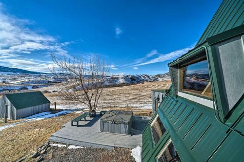 Unique Cabin With Indoor Pool And Mountain Views!