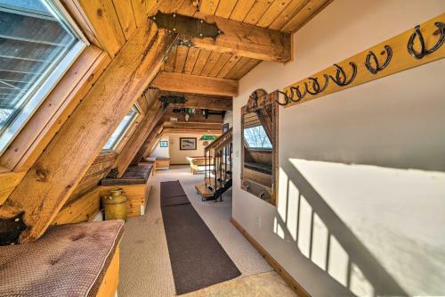 Unique Cabin With Indoor Pool And Mountain Views!