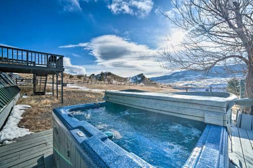 Unique Cabin With Indoor Pool And Mountain Views!