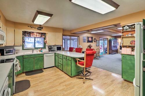 Flathead Lake House With Private Beach And Boat Dock!