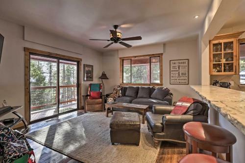 Expansive Tahoe Escape With Hot Tub Ski And Hike