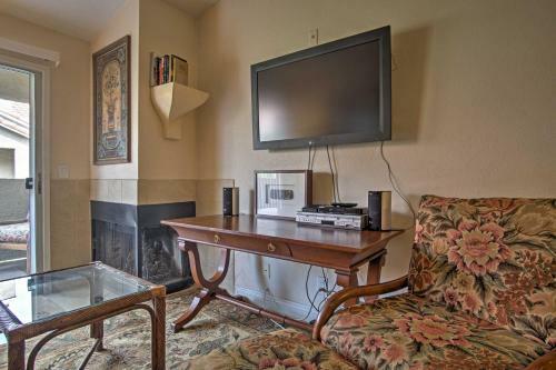 Las Vegas Condo Just Minutes From The Strip!