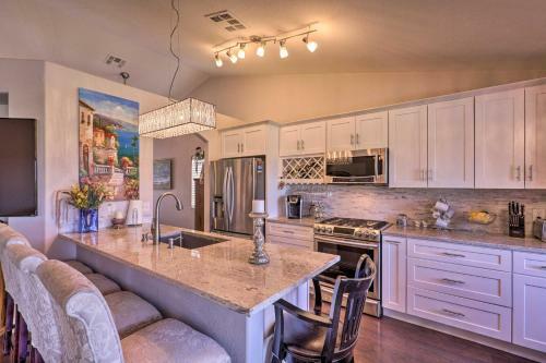 Spacious Vegas Home With Strip View And Pool Table