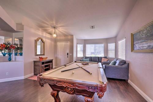 Spacious Vegas Home With Strip View And Pool Table