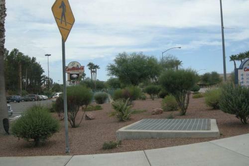 Mesquite Nevada Vacation Rental - Ground Level And Double Car Garage