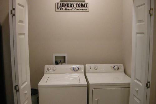 Mesquite Nevada Vacation Rental - Ground Level And Double Car Garage