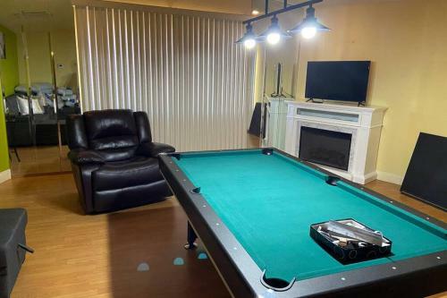 3 Bedroom 11 Sleep House