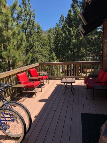 The Bear's Den Chalet