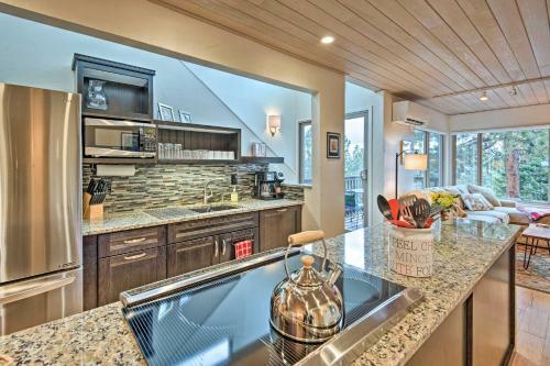 Tahoe Retreat With Views - 2 Miles To Nevada Beach!