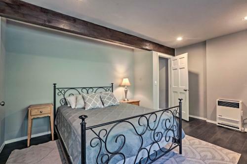 Rustic Townhouse With Fireplace, Less Than 1mi To Ski!