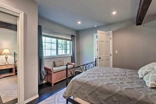 Rustic Townhouse With Fireplace, Less Than 1mi To Ski!