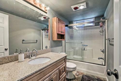 Rustic Townhouse With Fireplace, Less Than 1mi To Ski!