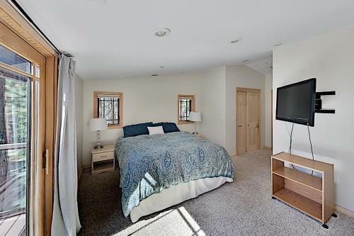 Immaculate Forest Home With Hot Tub - No Pets Home