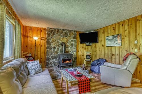 Rockhouse Mountain Retreat
