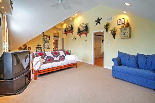 Charming Retreat About 1 Mile To Ossipee Lake Marina!