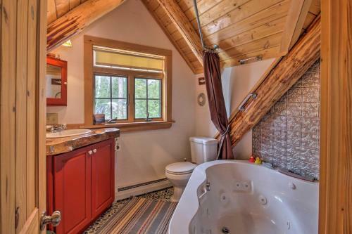 Waterfront Conway Lake Cabin With Deck And Fire Pit!