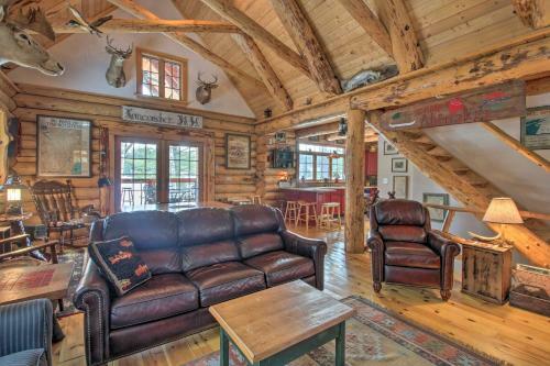 Waterfront Conway Lake Cabin With Deck And Fire Pit!