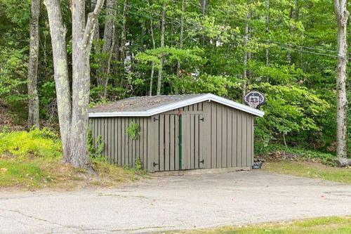 Great Location. Sleeps 10. Hot Tub. Updated