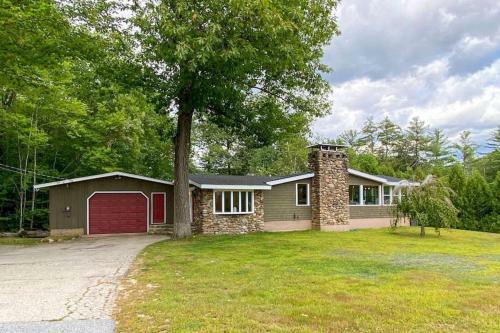 Great Location. Sleeps 10. Hot Tub. Updated