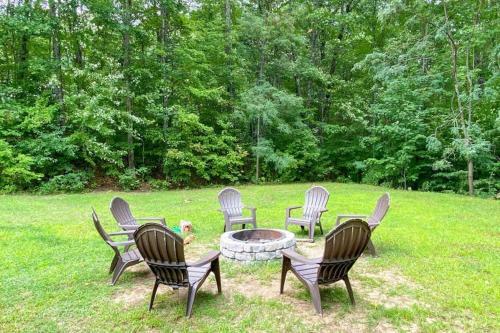 Great Location. Sleeps 10. Hot Tub. Updated