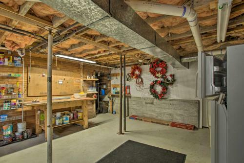 Spacious Bethlehem Mountaintop Home With Deck And View