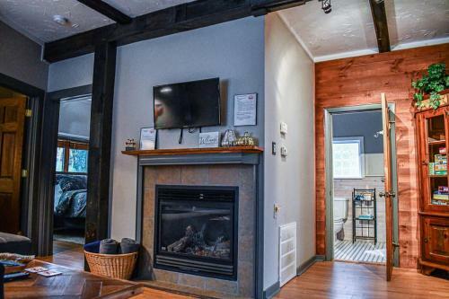 Lodge Brook Road Cabin