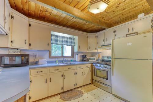 Fife And Drum Beach Home - 5 Bed 3 Bath Vacation Home In Freedom