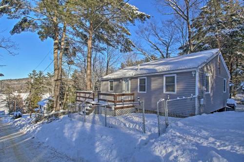 Sawyer Lake Home - Walk To 6 Swimming Beaches