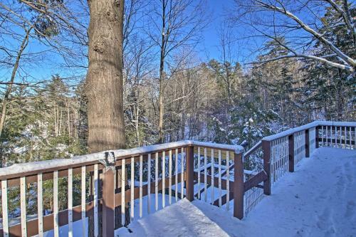 Sawyer Lake Home - Walk To 6 Swimming Beaches