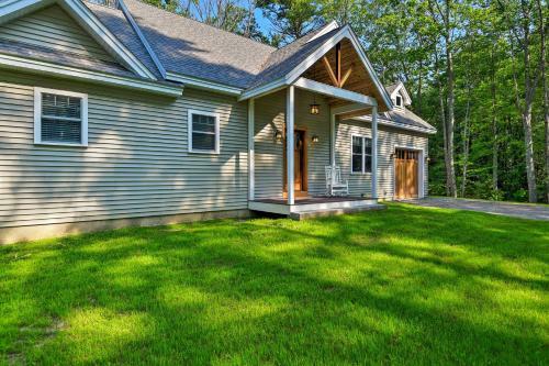 Gilford House With Deck And Grill - Mins To Beach!