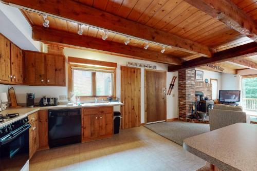 Fox Run Townhouse - Close To The Pool!