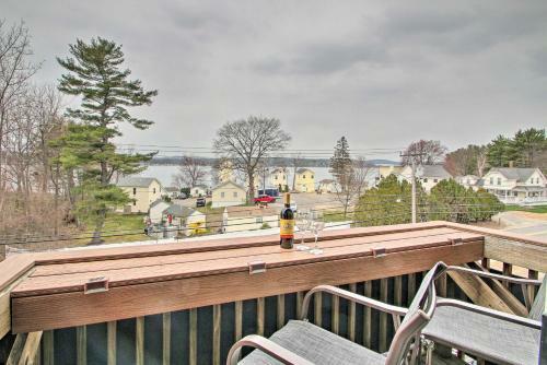Apartamento Laconia Apt With Paugus Bay View, 3 Mi To Beach