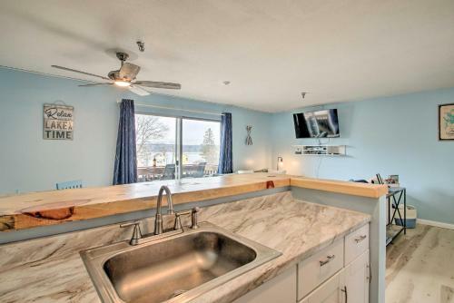 Apartamento Laconia Apt With Paugus Bay View, 3 Mi To Beach